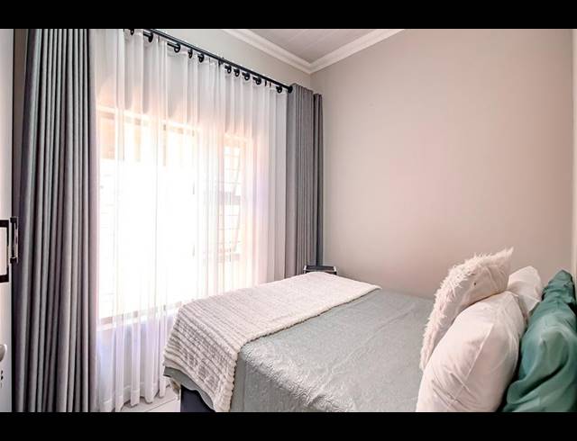 2 BEDROOM TOWNHOUSE FOR SALE IN ANNLIN
